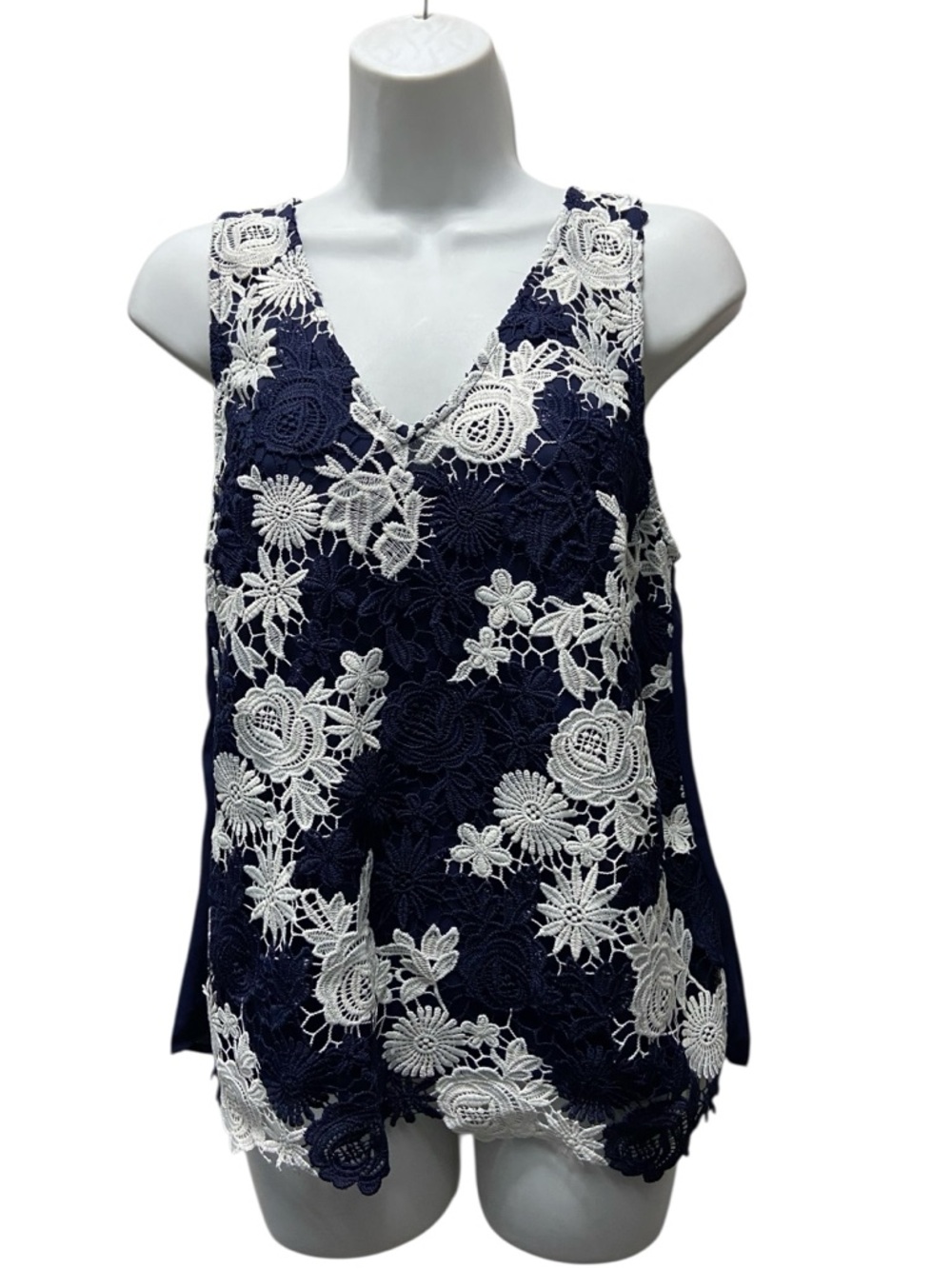 Banana Republic Floral Lace Navy White Sleeveless Lined Top - Women’s Medium